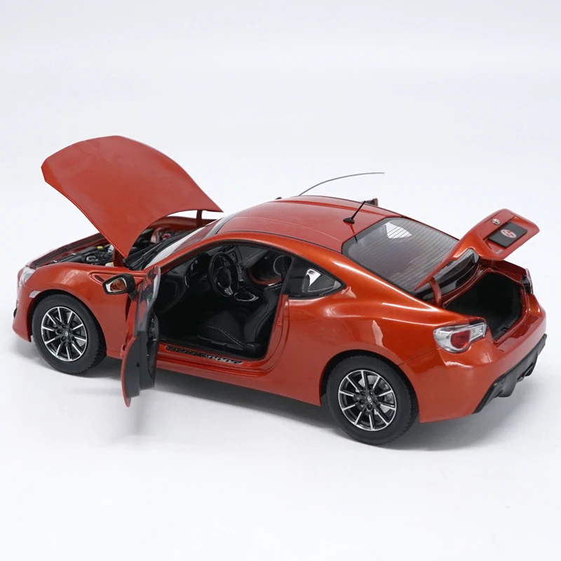 Новинка 1:18 TOYOTA GT 86 модель спортивного автомобиля из сплава красный для детей