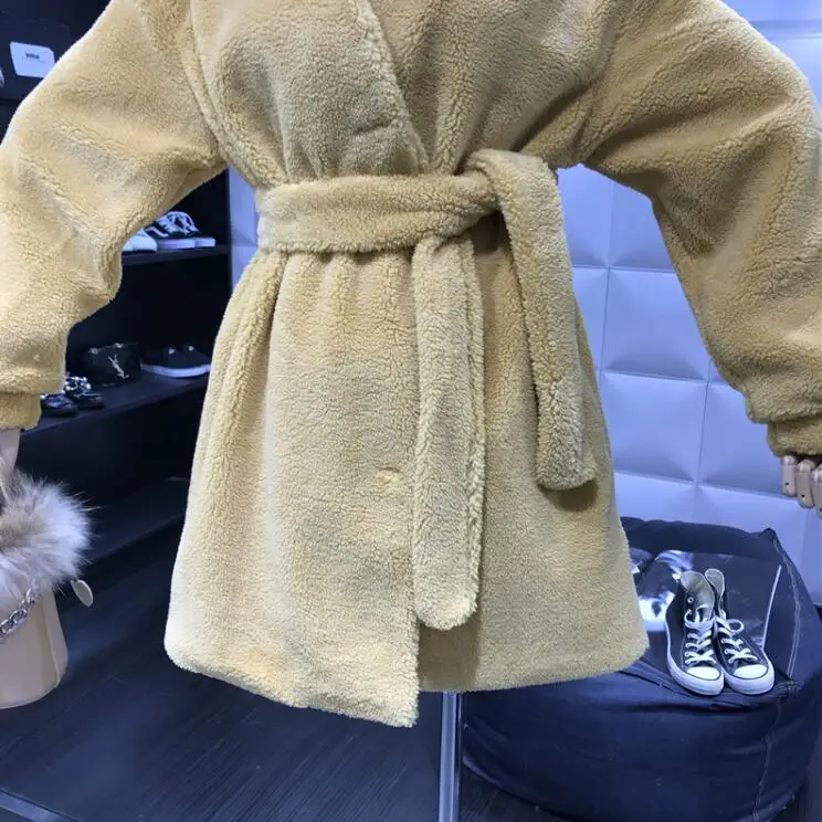 Женское меховое пальто однотонное с вельветовой лентой в стиле ретро для осени и