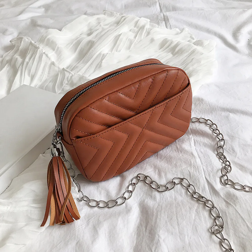 Женская однотонная сумка-мессенджер на молнии с кисточками 4 вида цветов через