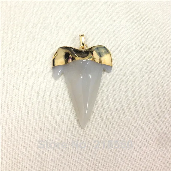 H DP108 Белый Агат зуб акулы Кулон Шарм смоченной в покрытыем цвета чистого 24