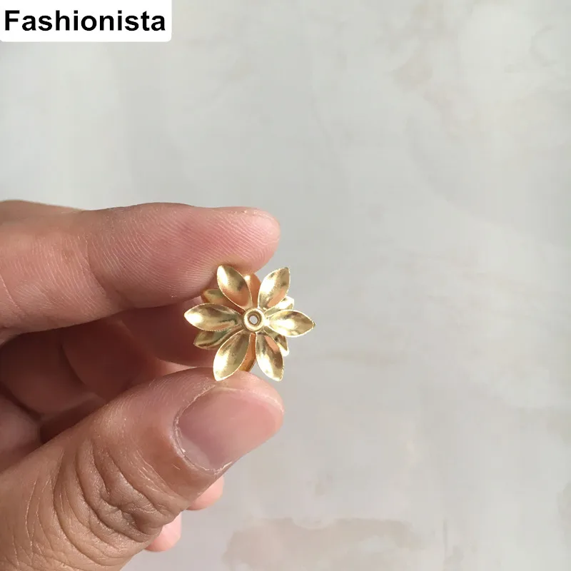 30 шт. необработанные латунные 3D Цветы, 3 слоя в форме цветка, бусины, латунные Цветы с отверстием посередине, поделки своими руками