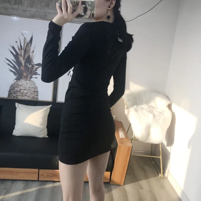 Женское мини-платье с круглым вырезом и длинным рукавом в готическом стиле