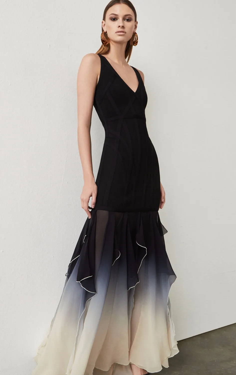 Женское шифоновое платье без рукавов черное или Белое Облегающее Платье с v