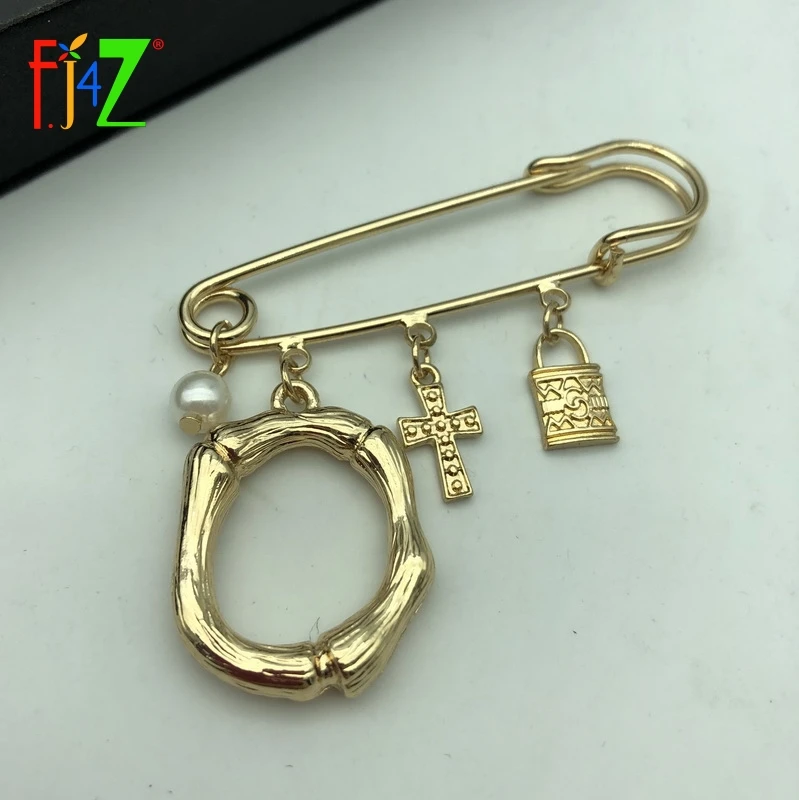 F. J4Z Новые популярные женские буквенные броши, сплав, маленькие A-Z, инициалы, крест, замок, жемчужные подвески, булавка брошь бижутерия, броши на булавке