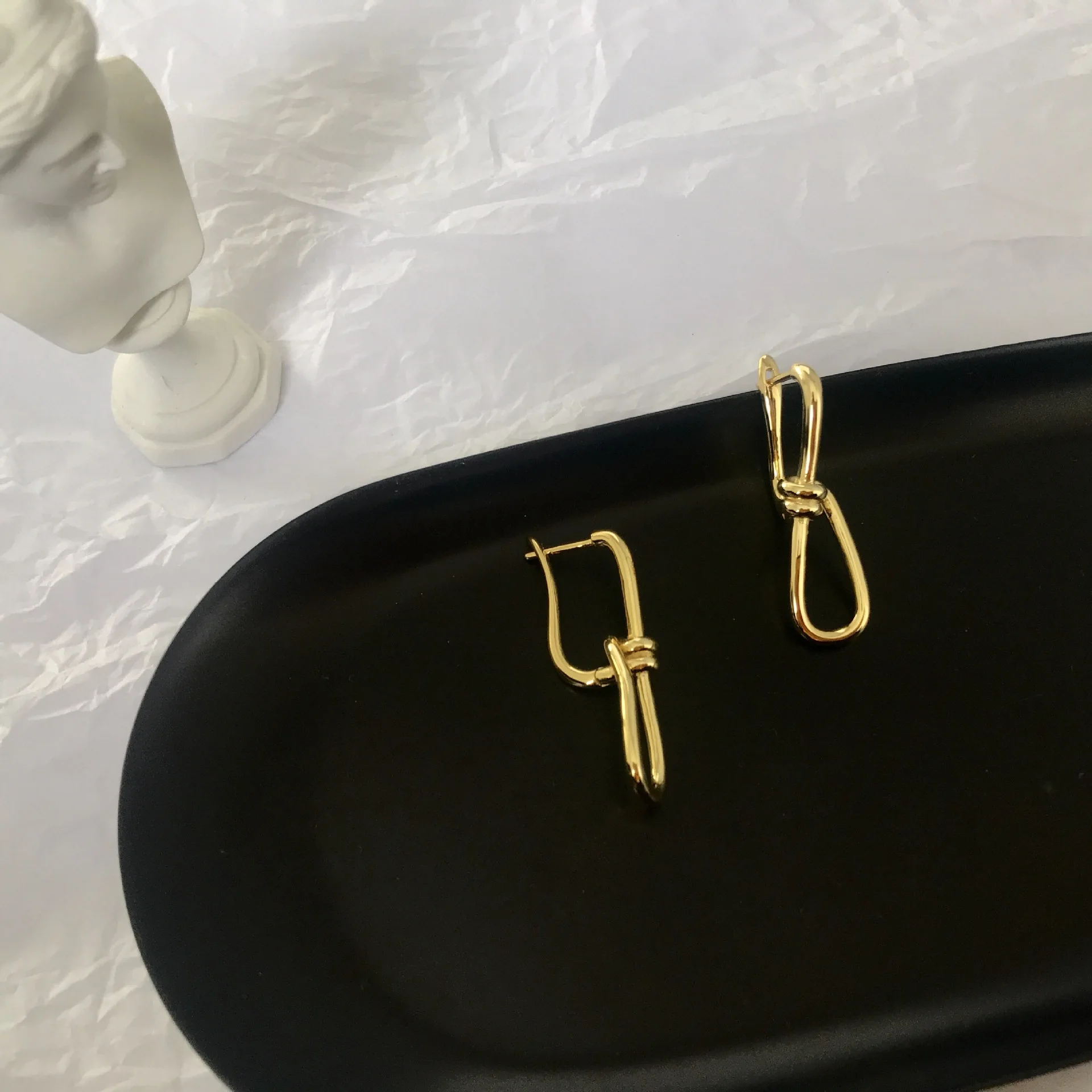 

New-style rope-knot earrings invisible personality copper and gold