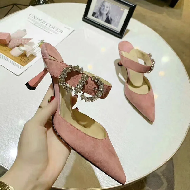 Популярные тапочки; женские черные замшевые туфли на высоком тонком каблуке для вечеринок; Роскошные пикантные женские туфли без застежки с острым носком и пряжкой, украшенные стразами