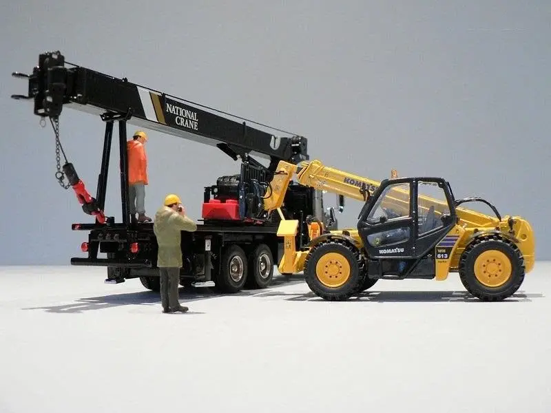 UH8002 1:50 KOMATSU WH613 TELEHANDLER с вилками для поддонов литая игрушка модель для украшения, сбора, подарка, без коробки посылка