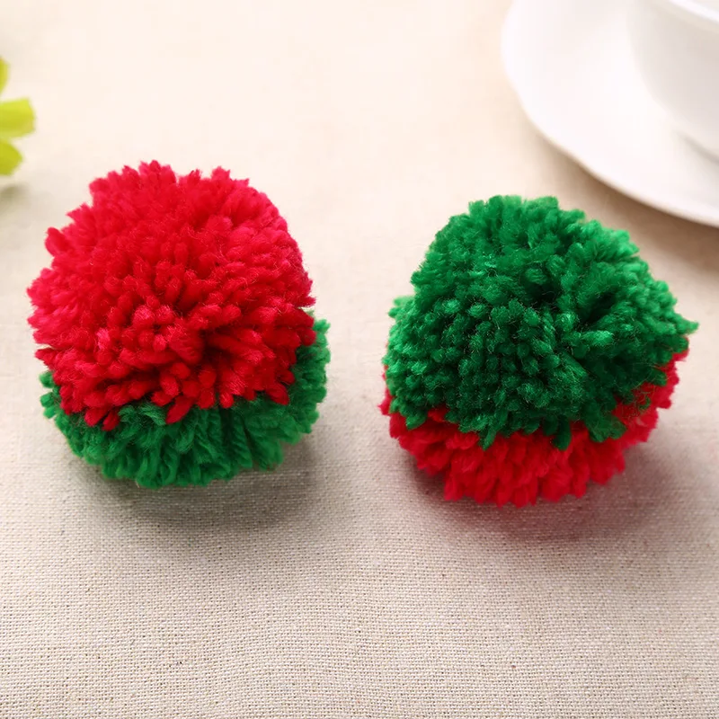 Зеленые и красные помпоны 4 см для Рождественского украшения разноцветные шарики