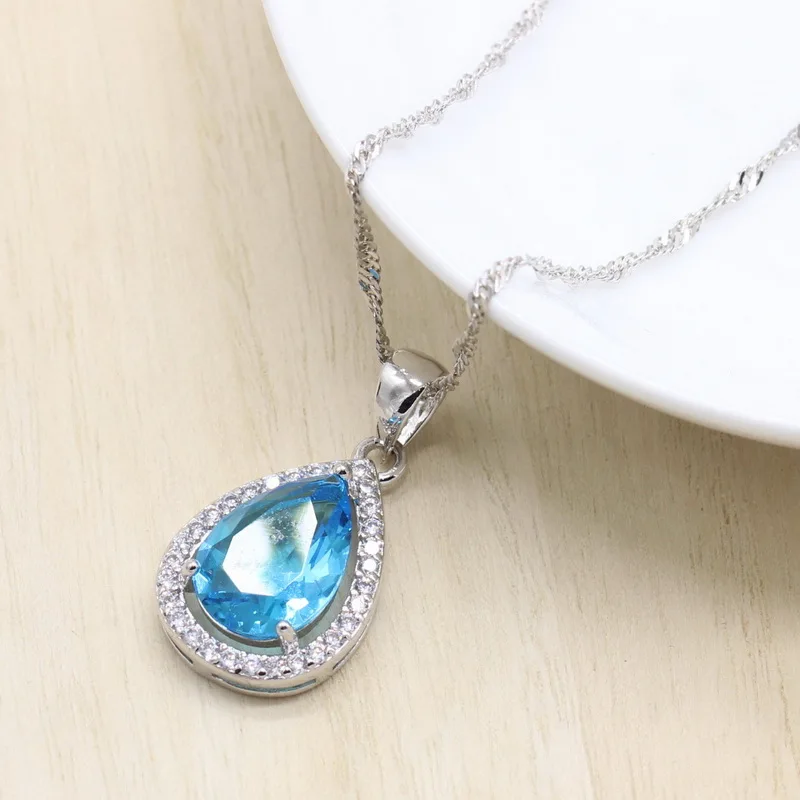 Женский ювелирный комплект из колье и сердца серебристого цвета | Украшения