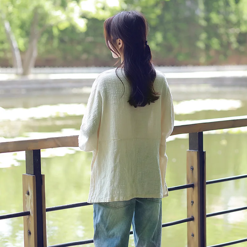 Однотонная белая женская блузка из хлопка и льна с круглым вырезом рубашки