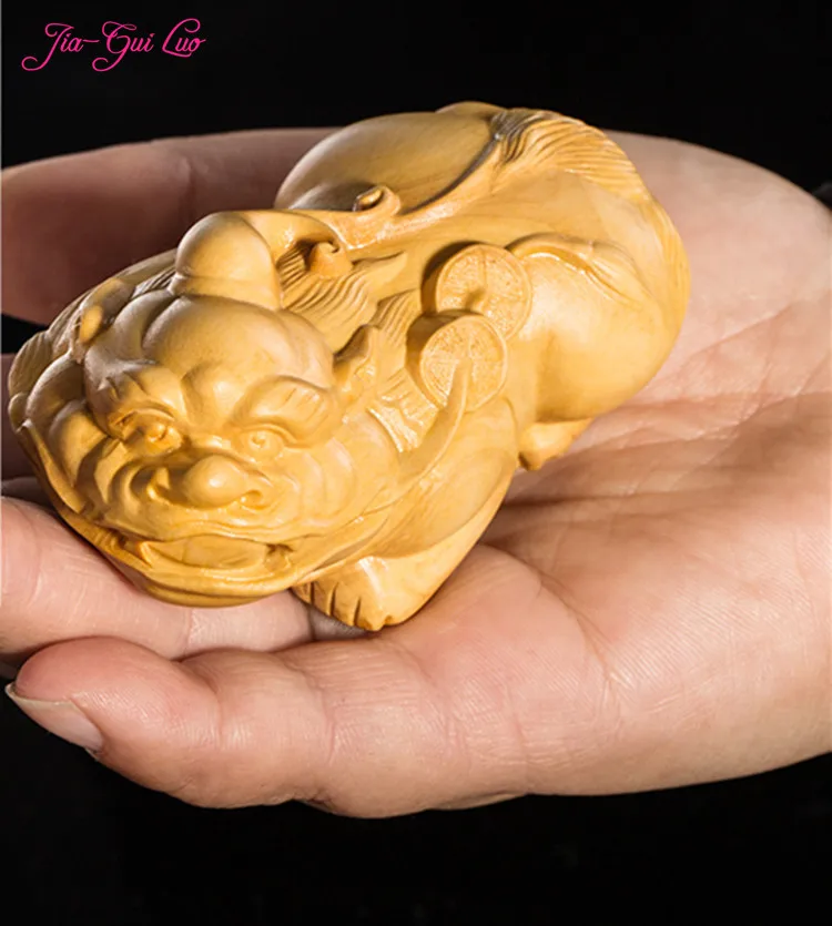

JIA-GUI LUO Boxwood carving decorative small sculpture model craft gift Home office decorations ornaments Brave troops A031
