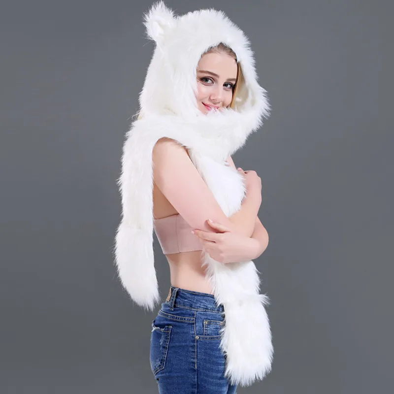 Женская шапка с искусственным мехом шарфом белая волка лапами женские шапочки