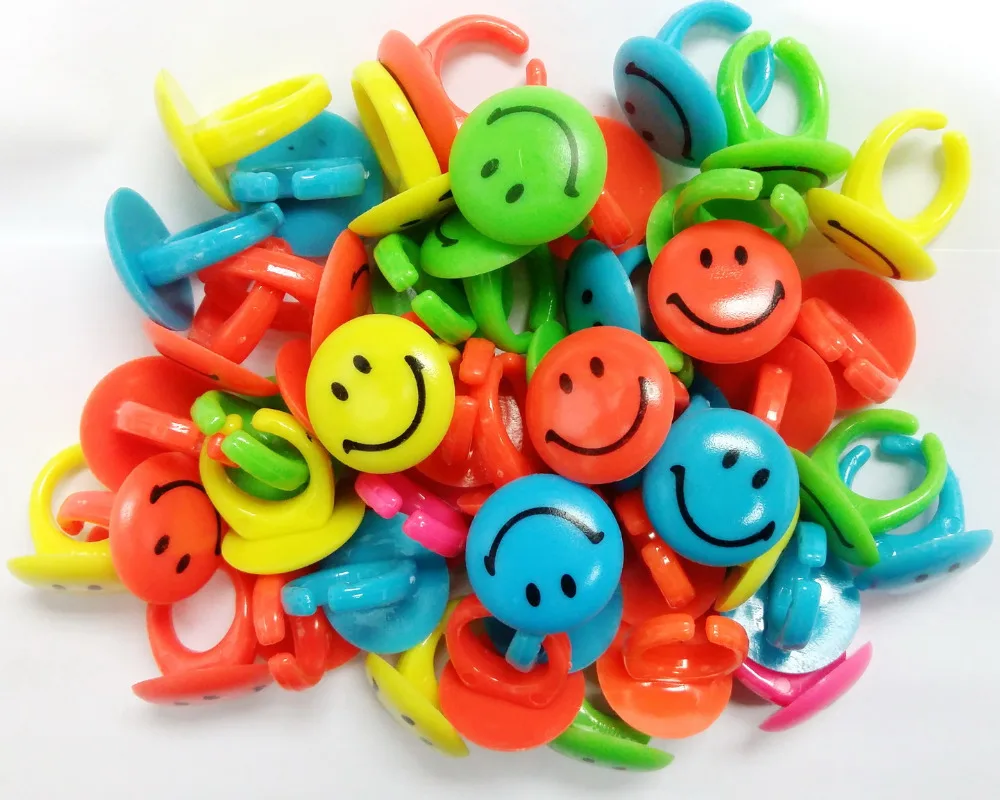 100 Assorted Color 330 Happy Smile Rings Fake Joke Gift Gag Pinata Bag Filler Vending Capsule Kid PRINCESS Birthday Party Favors