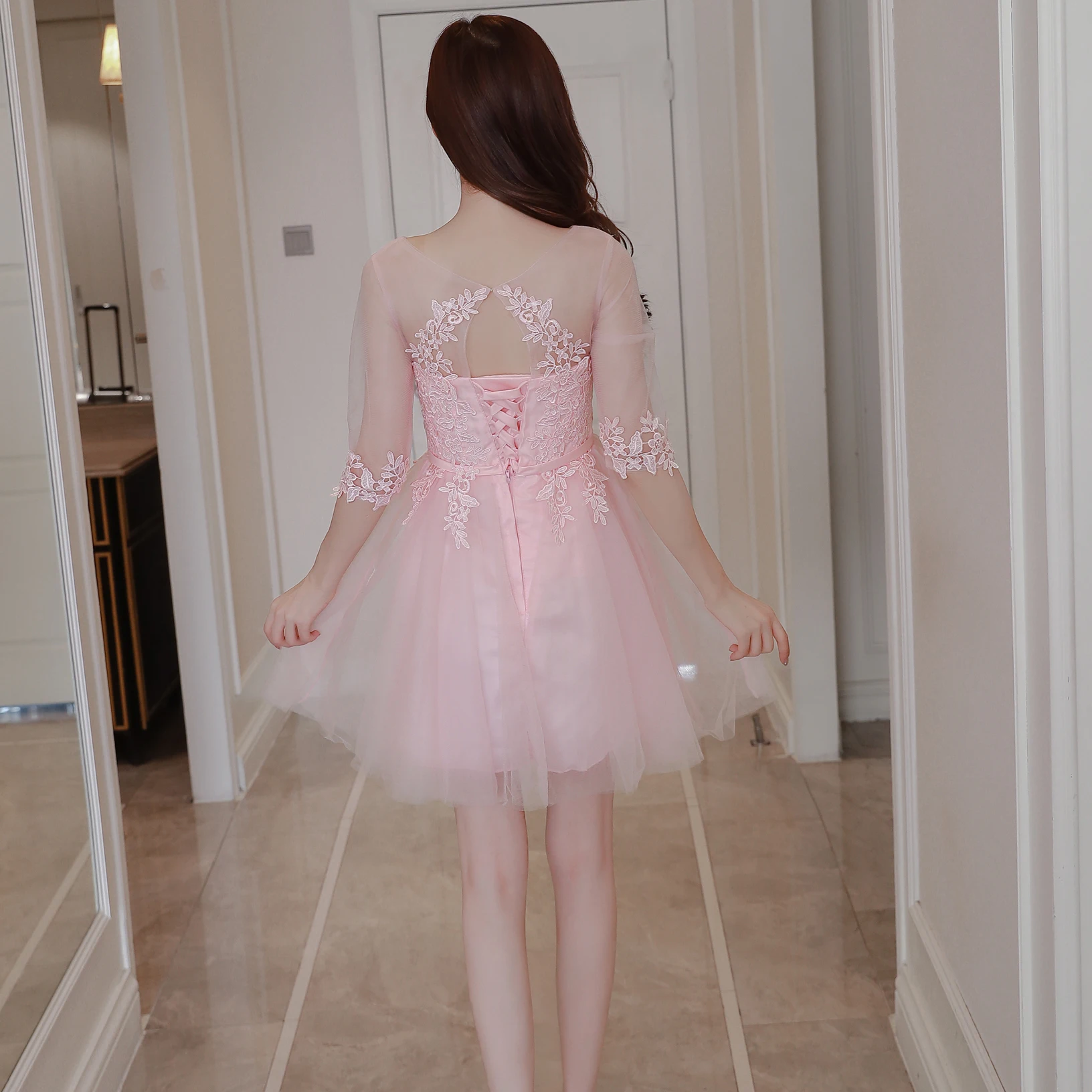 Мини платье выше колена розового цвета подружки невесты для гостей свадьбы