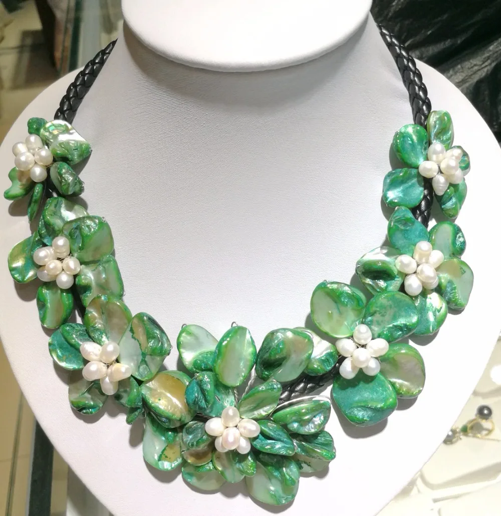 

Женское ювелирное изделие, 7 зеленых цветов, кулон, белый пресноводный жемчуг, ожерелье ручной работы, черная кожаная веревка, 45 см, 18 дюймов