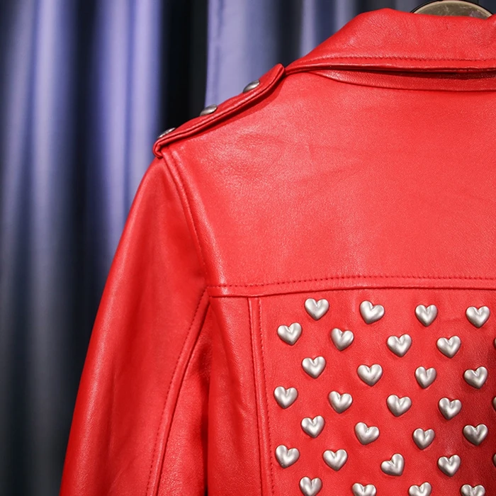 Женские куртки из натуральной кожи, новинка, модная женская куртка-бомбер, мотоциклетная куртка из овчины, высокое качество, украшение в виде сердечек и заклепок