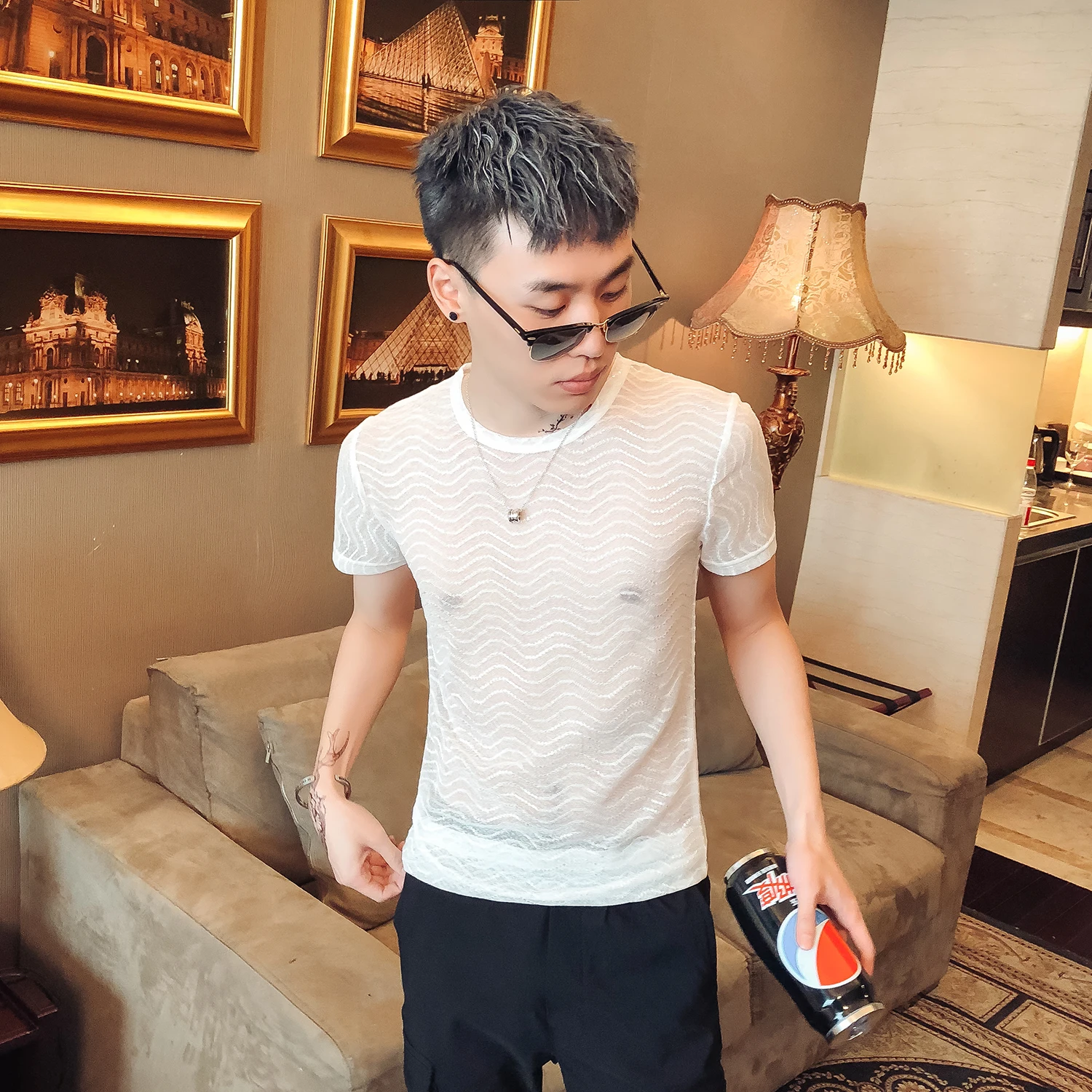 Для мужчин одежда лето 2019 г. футболки сексуальный режим человек Kleding See Through