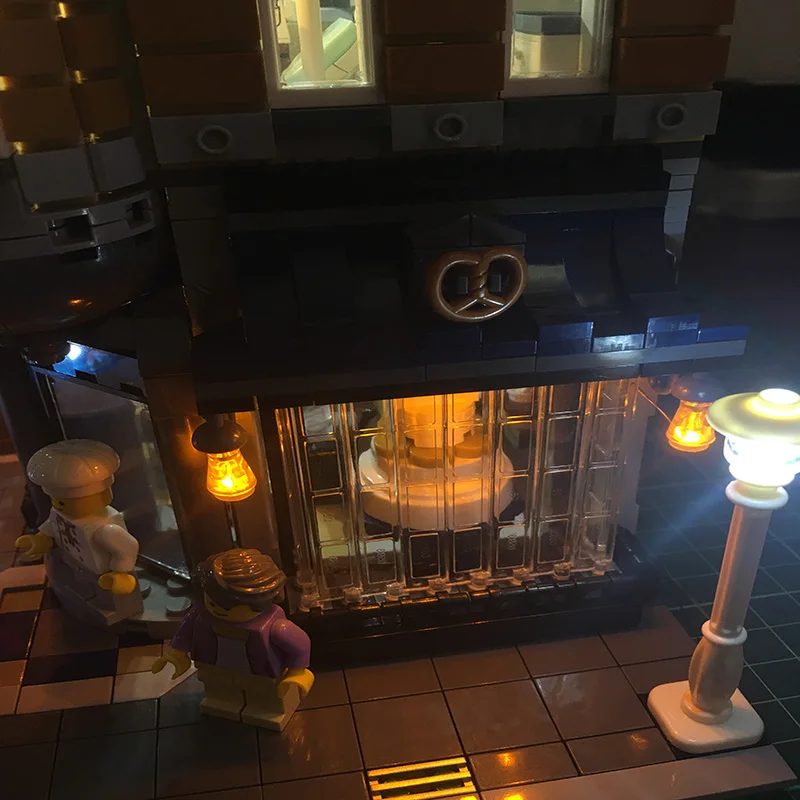 Набор со светодиодной подсветкой для конструктора Lego City Street 10255 сборная площадь