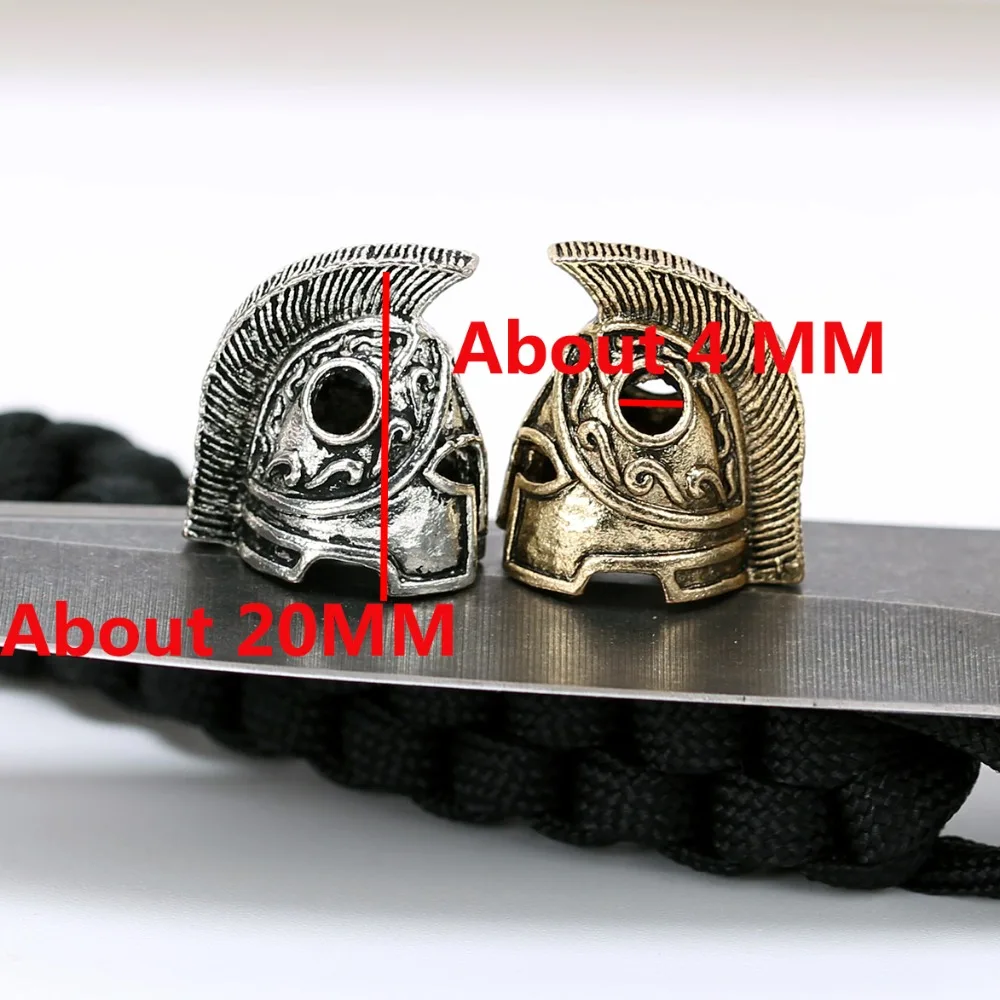 1 шт. бусы на веревочке и металлическими декоративными элементами в виде черепа