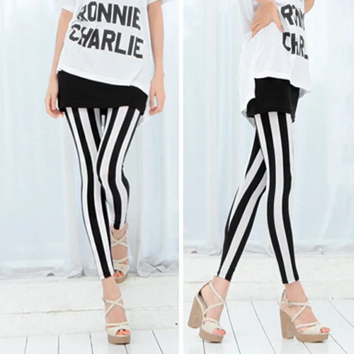 Модные женские черно белые леггинсы с вертикальными полосками обтягивающие