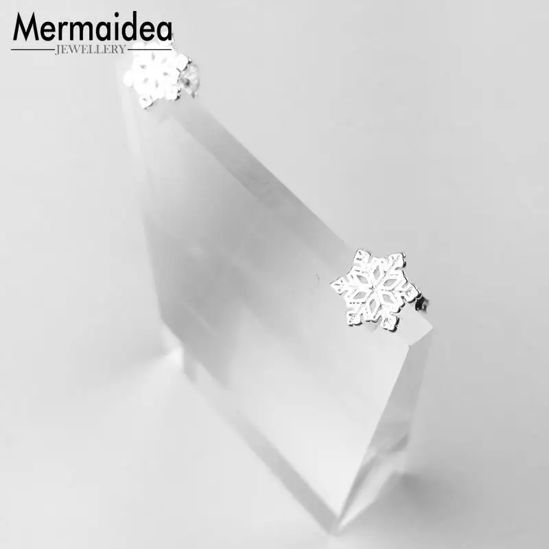 Серьги гвоздики в виде снежной снежинки новинка зимы 2020 ювелирное изделие с