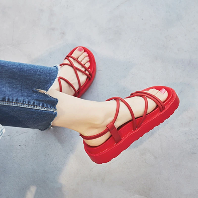 Ремешки женщины мягкий Harajuku Slingback клин на платформе клетка низкий каблук обувь Flatform ремень красный винтажные сандалии для гладиаторов каблуки розовый Лето клинья