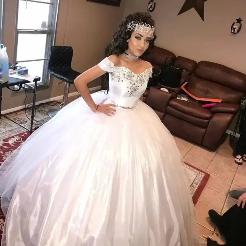 

White Quinceanera Dresses 2019 Prom Dress Sweet 15 Ball Gown Two Pieces Tulle Beads Sequins Studdning Debutante Gowns Vestidos