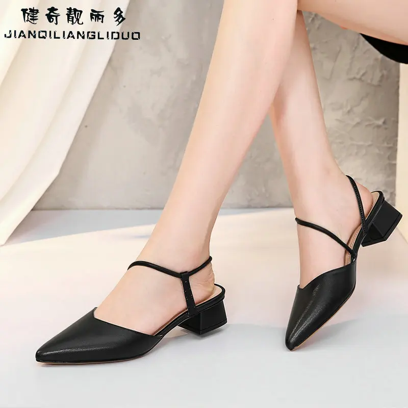 Летняя женская обувь из натуральной кожи на среднем каблуке с острым носком без