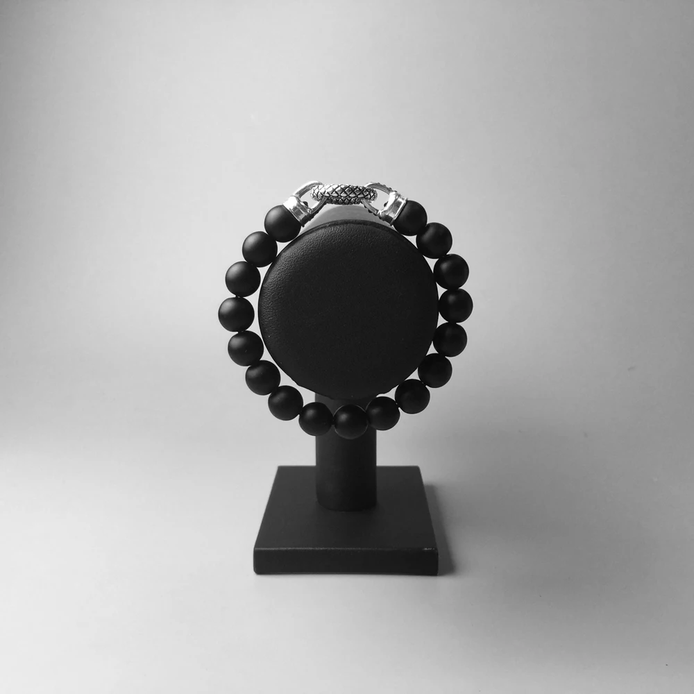 Браслеты манжеты классические с черными обсидиановыми бусинами модные