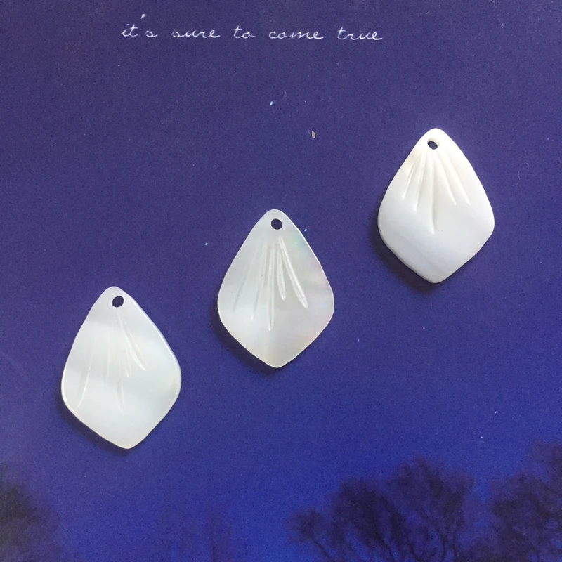 

13*18MM 30Pcs/Pack 100% Pure Natural Sea Shell Leaf Shape Jewelry Pendants Earring Charms