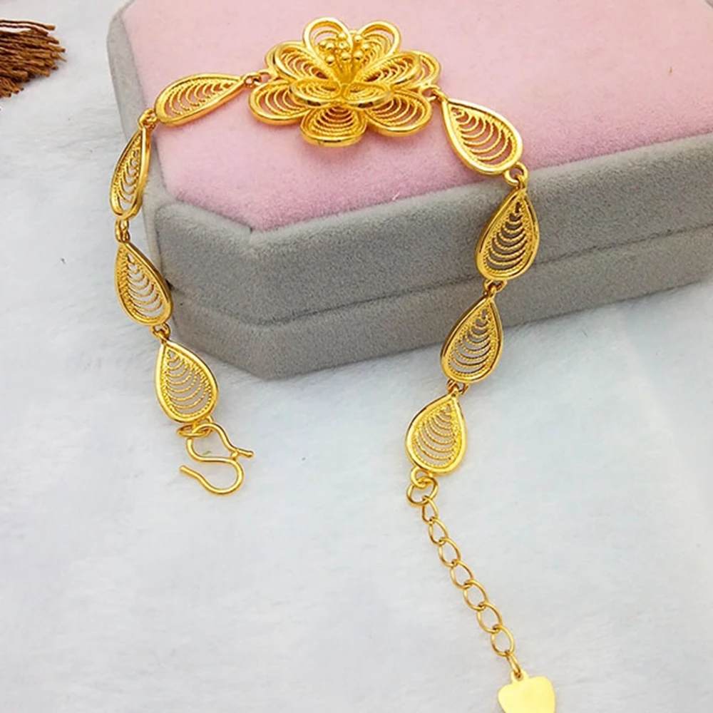 Филигранная цепочка на запястье с полыми золотыми цветами Женский однотонный