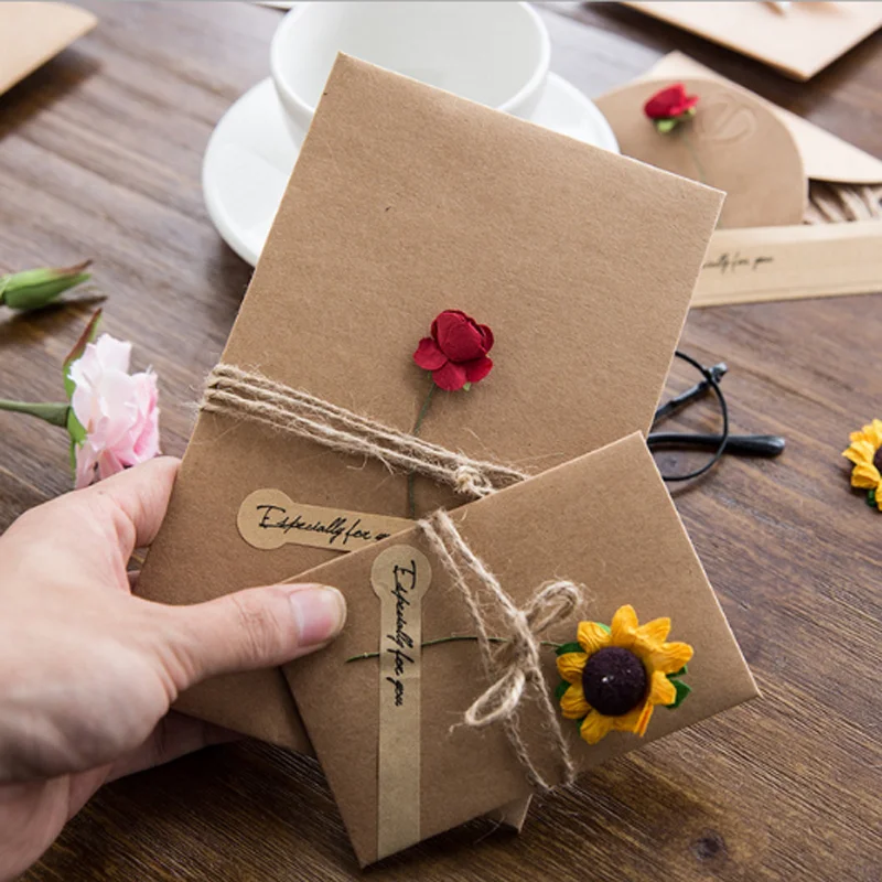 

Literature and Art Retro Dried Flower Greeting Card Blank Kraft Paper Envelope Festival Birthday Wedding Favors Invitation Card