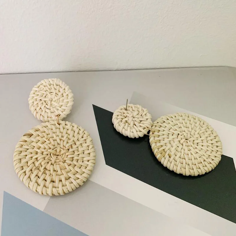 Висячие серьги с геометрическим рисунком