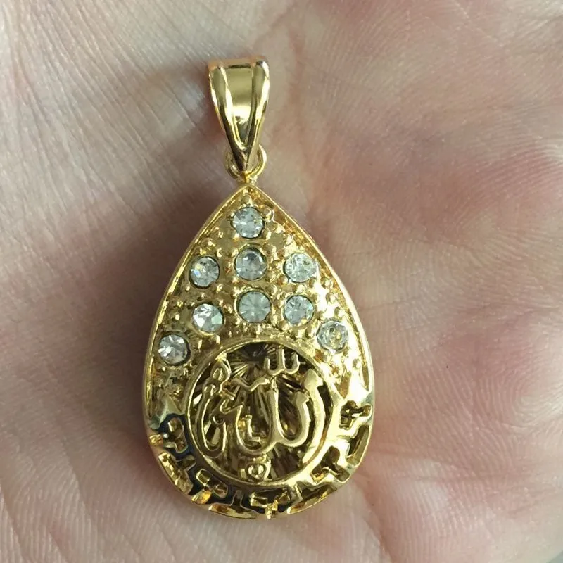 Подвеска в виде девушки цвет золото 18 кг заполненная яркостью форме капли воды