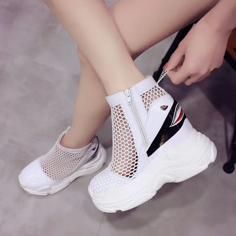 Новинка 2018 года летние женские кроссовки на танкетке увеличивающие рост
