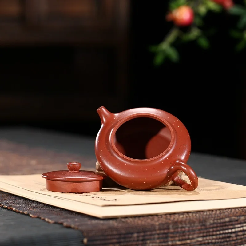 Изготовитель: большой красный горшок из фиолетовой глины в исинской угольной