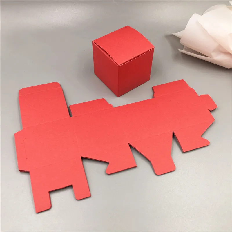 Цвет 5x5x5 см конфетная упаковочная коробка с сердечками Подарочный пакет из крафт