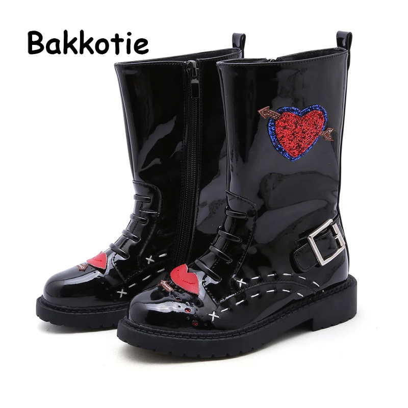 Bakkotie/Новинка года; сезон осень; модные высокие сапоги из искусственной кожи для маленьких девочек; детская черная обувь с сердечками; Детские брендовые блестящие мягкие ботинки martin