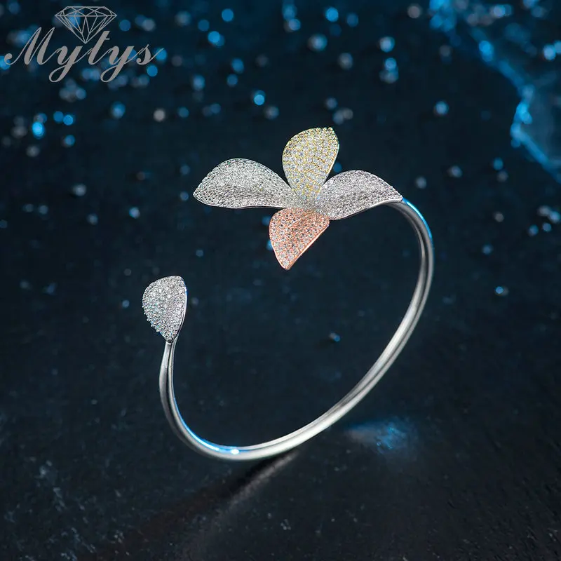 Браслет Mytys Женский регулируемый с цветком листом AAA кубическим