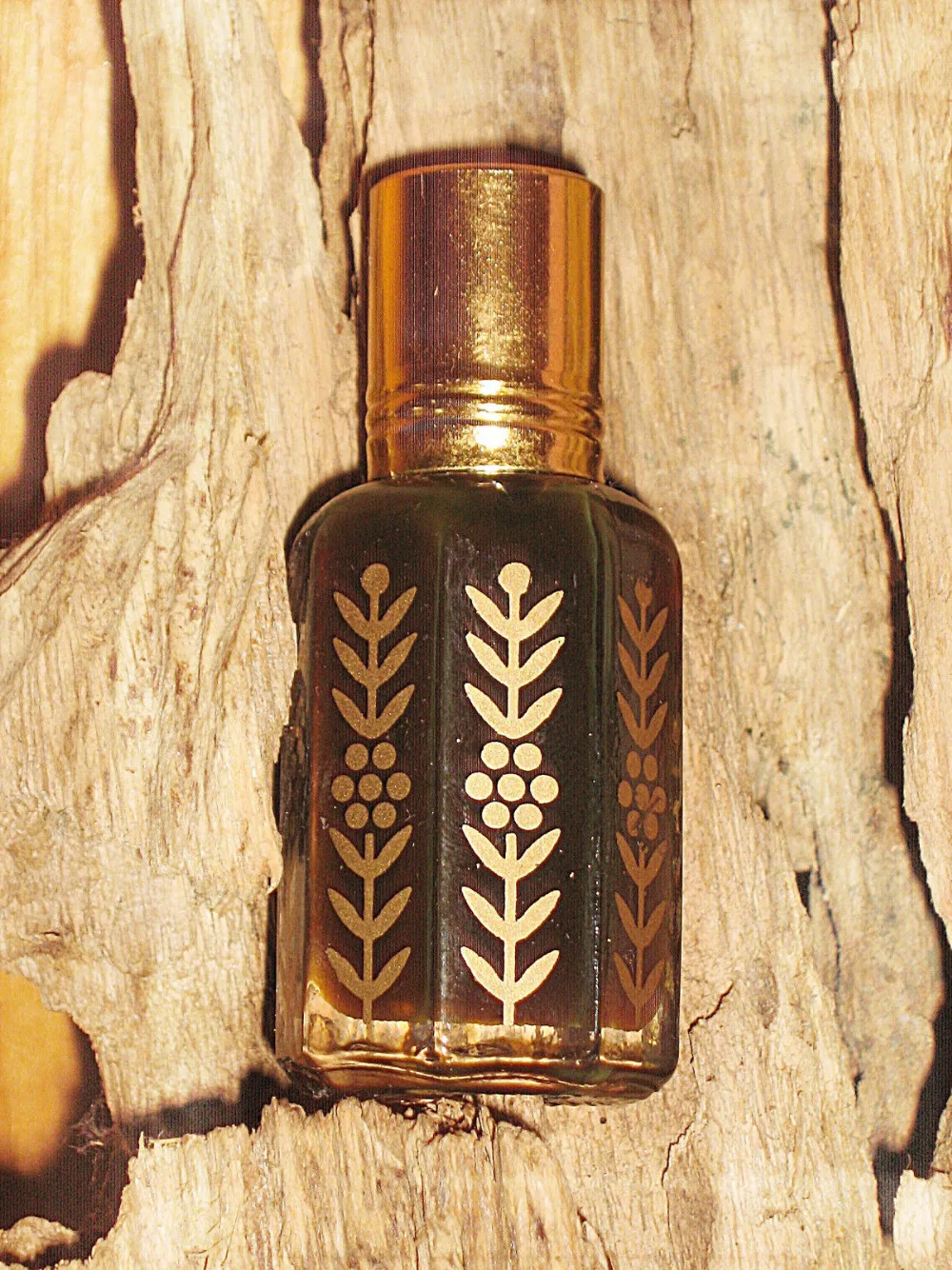 Индийское ароматическое масло Agarwood dehul Oud Oudh Attar 12 мл| |