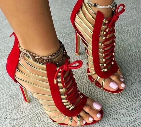 Женские модельные босоножки в стиле пэчворк красные черные замшевые с ремешками