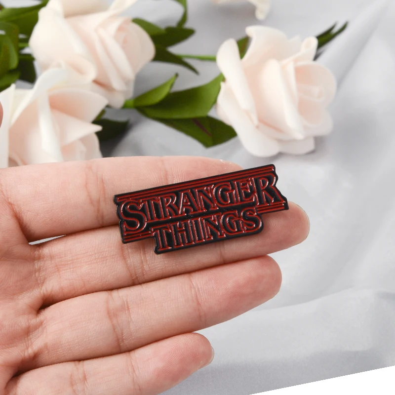 

Retro Red Black Stranger Things ! 90s Fashionable Funny Vintage Banner Quote Enamel Brooches Pins For Backpack Coat Sweater Hat