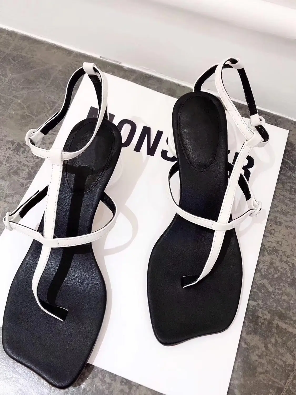 2019 Popular Flip Flop White Heel Leather Sandals Ankle T-Strap Black Shoes Women | Обувь