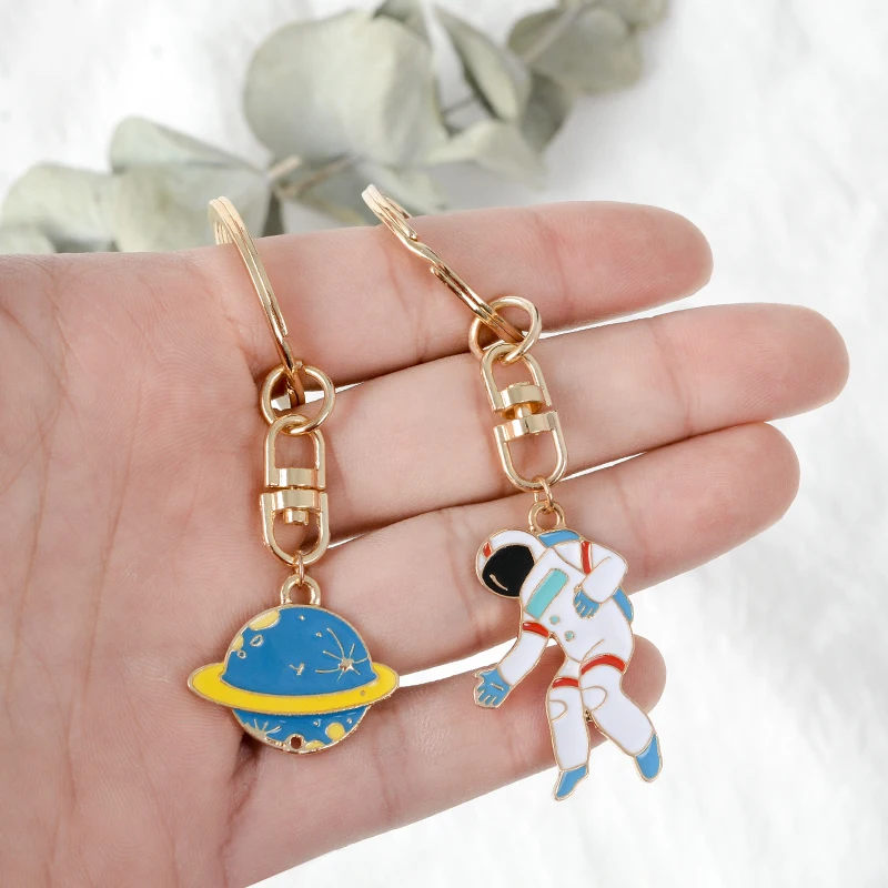 

4 Styles Escape from the earth ! UFO Space Craft Astronaut Rocket Planet Spaceman Universe Star Key Ring KeyChain For astrophile