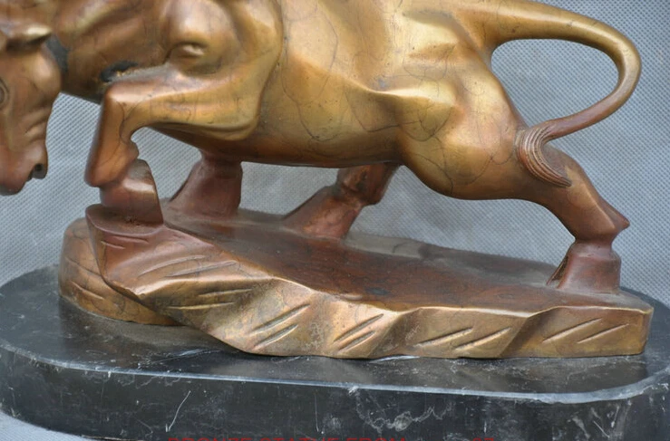 Красивые художественные украшения бык атака осанки Бронзовая статуя R0713 | Дом и