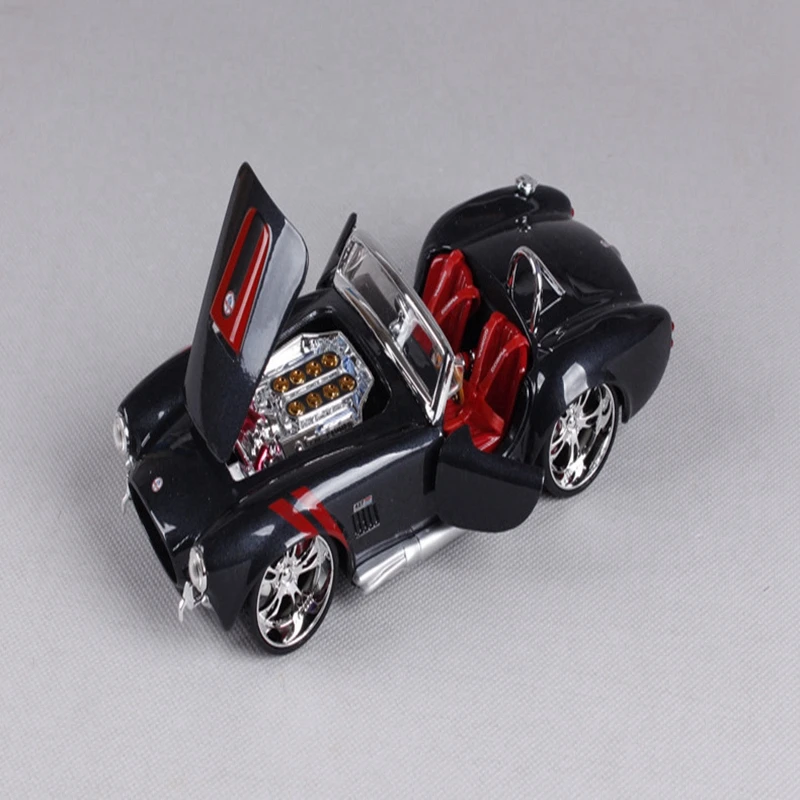 Модель автомобиля из сплава Shelby Cobra 427 1:24 Maisto модель металлического литья под