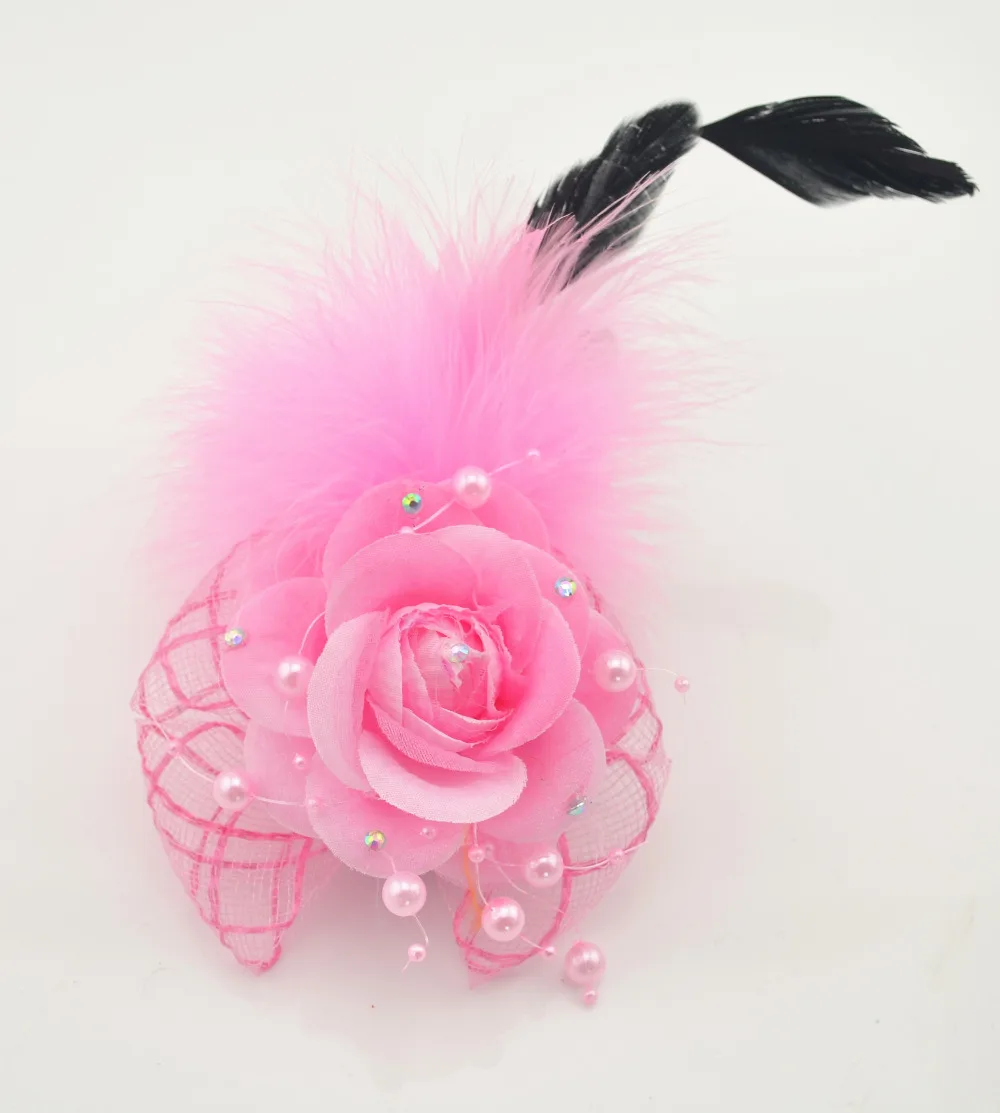 5Color Flower Feather Hair Clip Fascinator Party Headdress Dotted Mesh Accent Cocktail Accessoies on переводится как:Гламурный ободок на волосы с пятью цветами и перьями для вечеринок с украшением из точечной сетки и акцентами из пунктирной сетки в виде ц