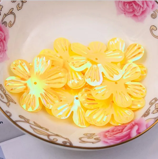 220pcs/lot 30mm Flower Sequins Six Petals With 1 Center Hole Clothing DIY Dress Accessory Sewing Materials Yellow AB Confetti | Дом и сад