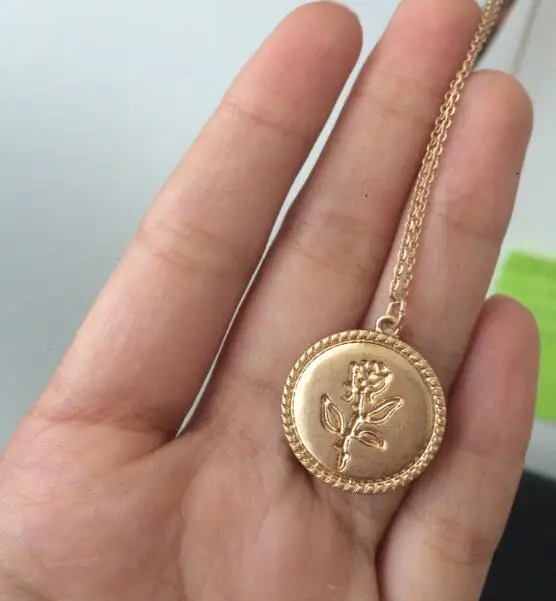 Женское Ожерелье из золотого сплава с круглой подвеской простая Длинная цепочка