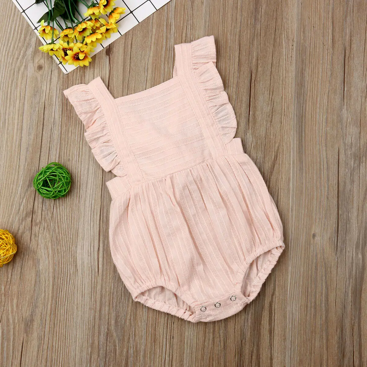 Милый розовый комбинезон без рукавов в полоску с открытой спиной для